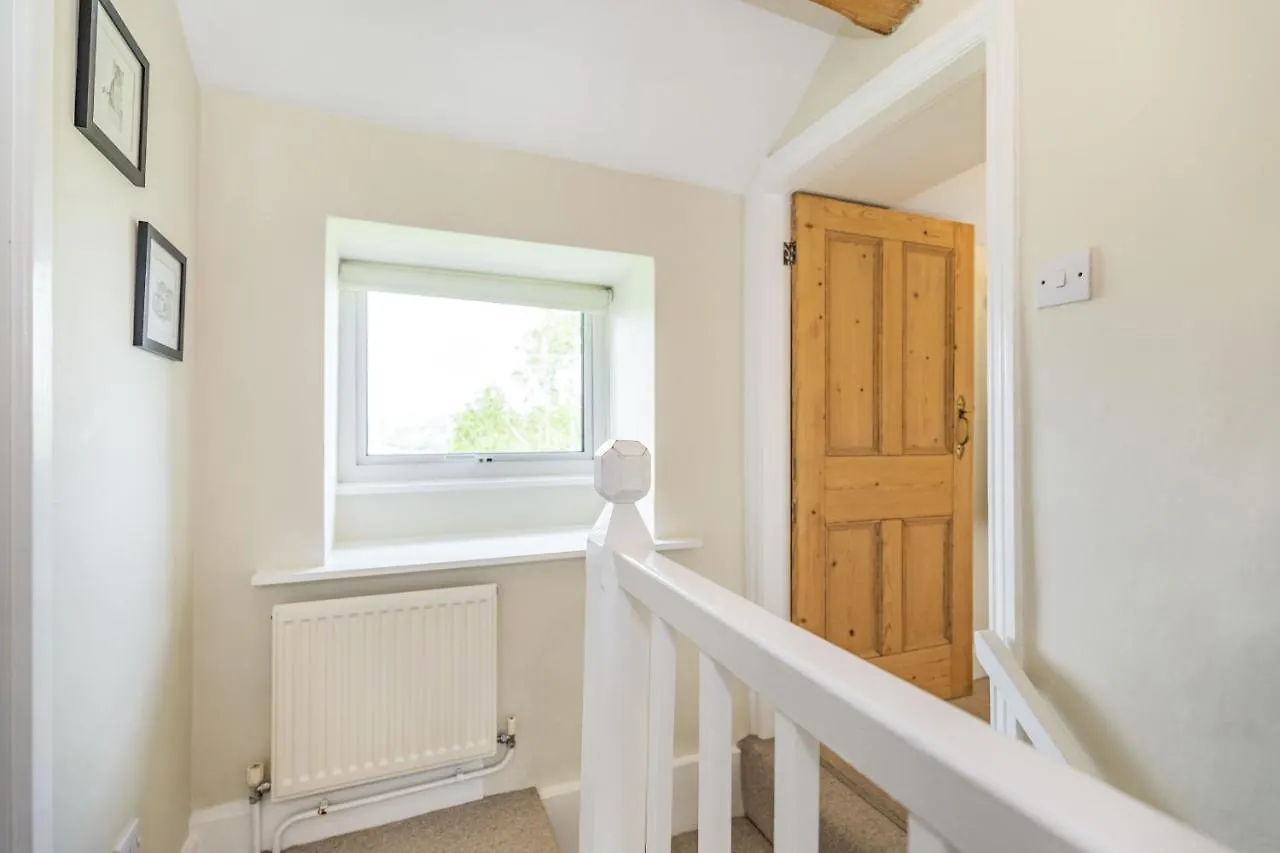 Bumble Cottage Darley 0*,